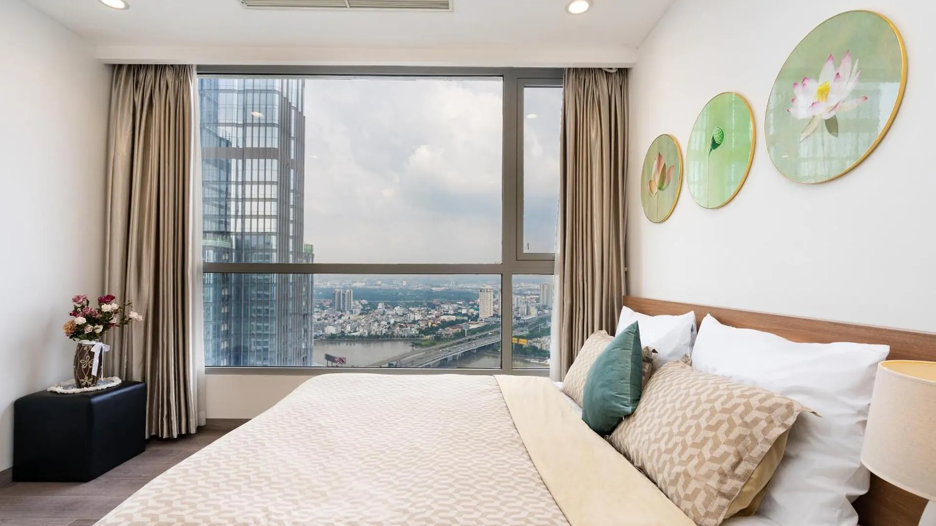 Allen Luxury Apartment - Vinhomes Central Park Ho Chi Minh City 0*,