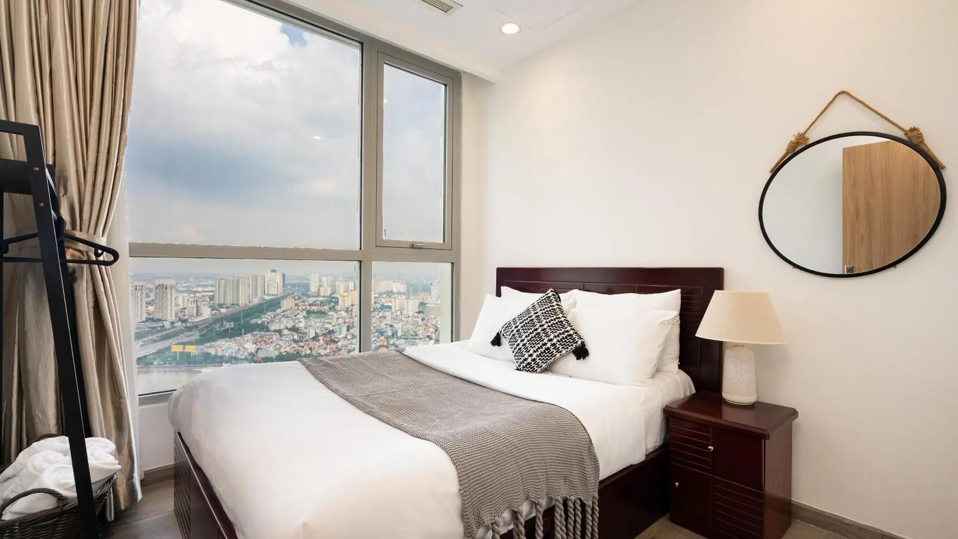 Allen Luxury Apartment - Vinhomes Central Park Ho Chi Minh City