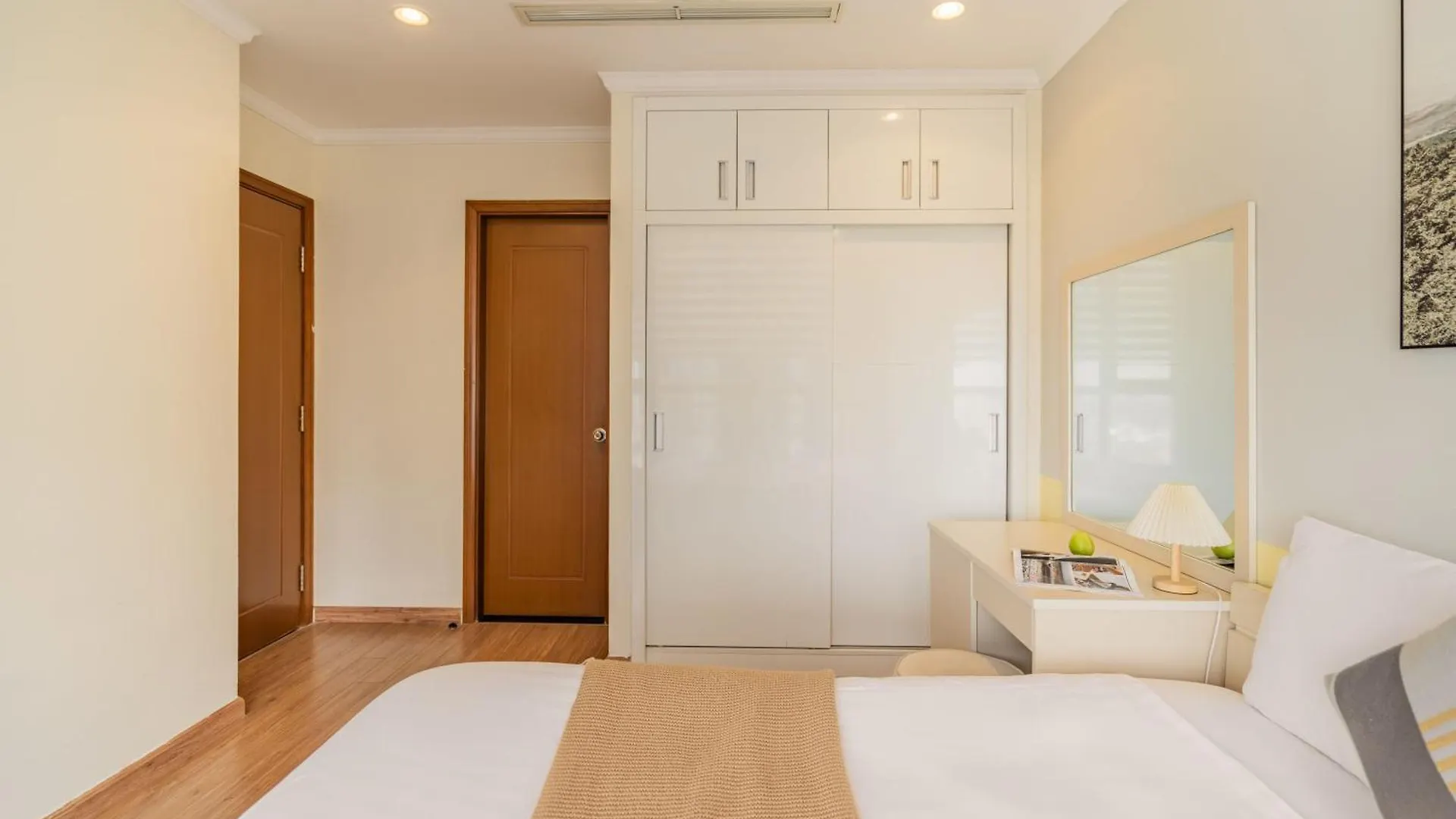 Allen Luxury Apartment - Vinhomes Central Park Ho Chi Minh City