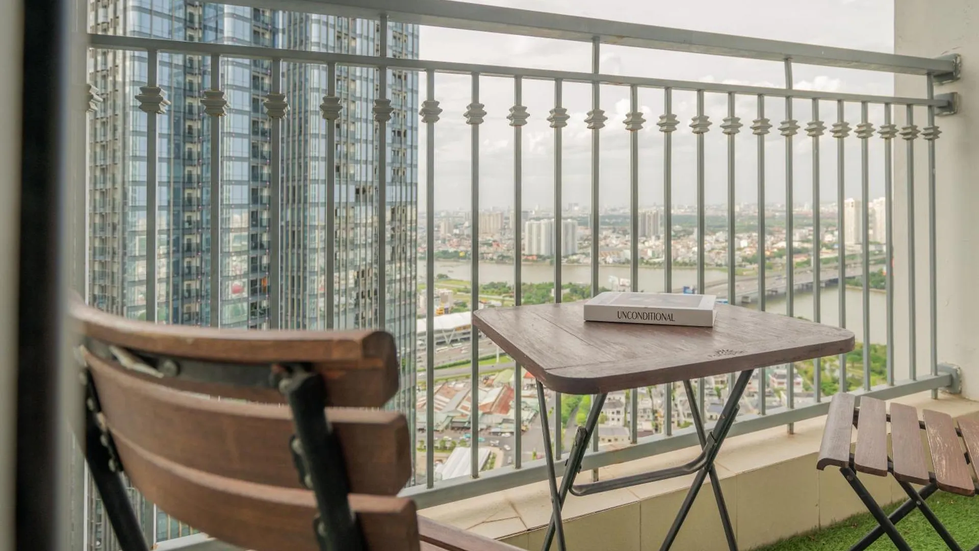 Allen Luxury Apartment - Vinhomes Central Park Ho Chi Minh City Vietnam