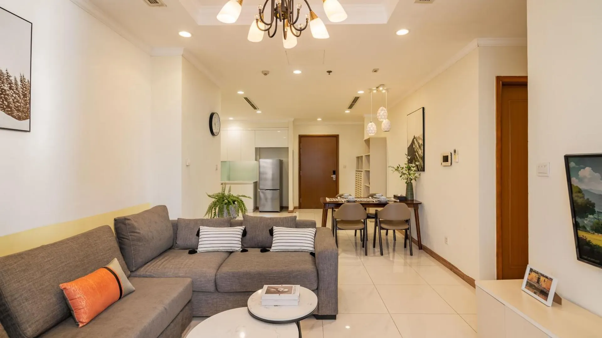 Allen Luxury Apartment - Vinhomes Central Park Ho Chi Minh City