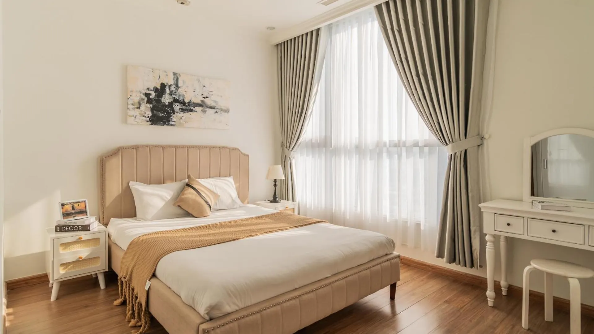 Allen Luxury Apartment - Vinhomes Central Park Ho Chi Minh City