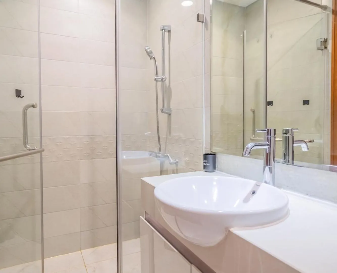 Allen Luxury Apartment - Vinhomes Central Park Ho Chi Minh City