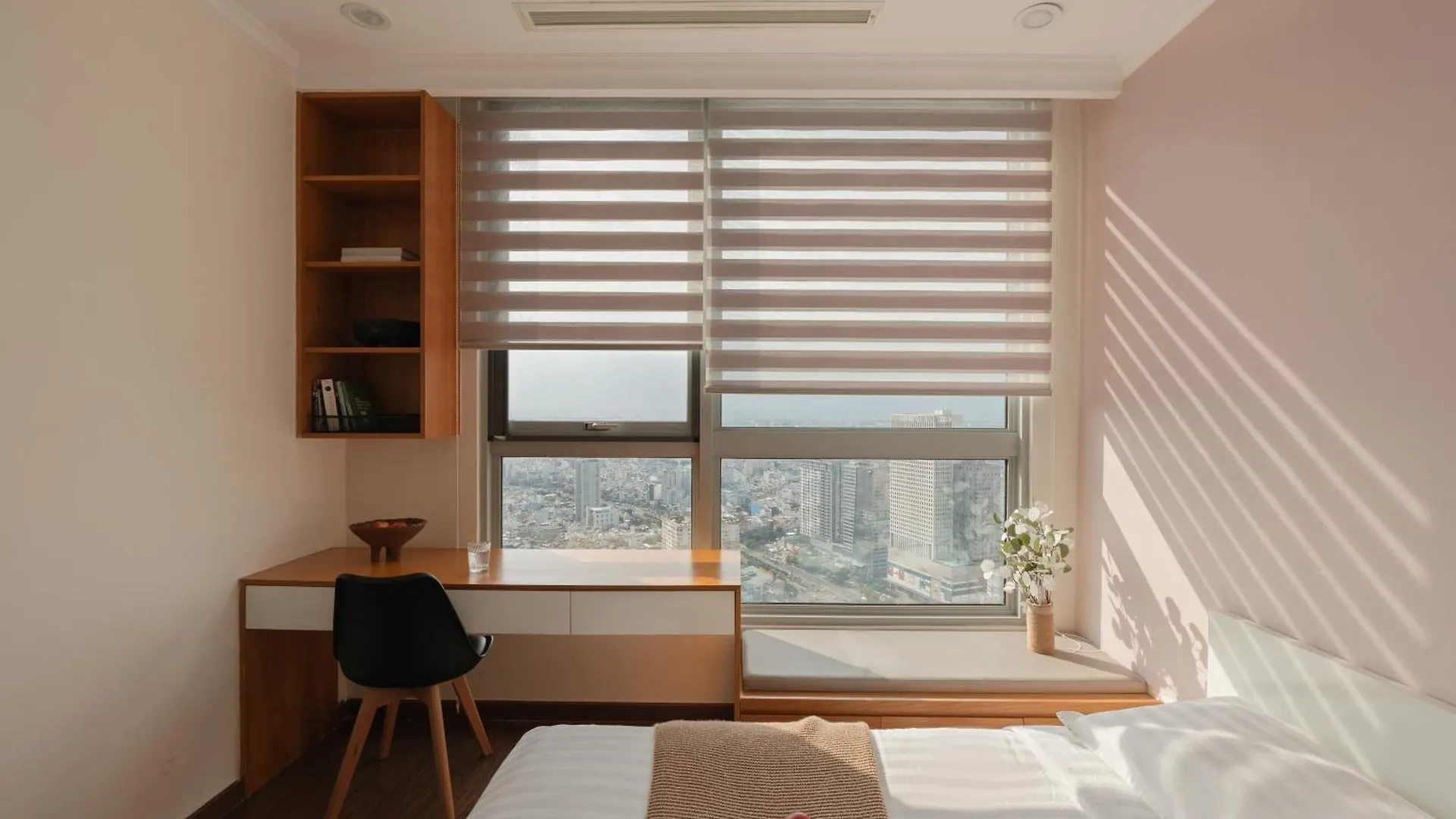 Allen Luxury Apartment - Vinhomes Central Park Ho Chi Minh City