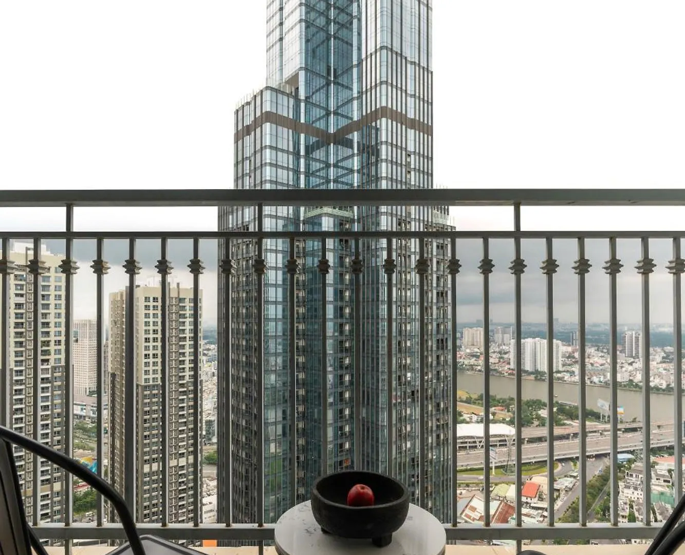 Allen Luxury Apartment - Vinhomes Central Park Ho Chi Minh City 0*,