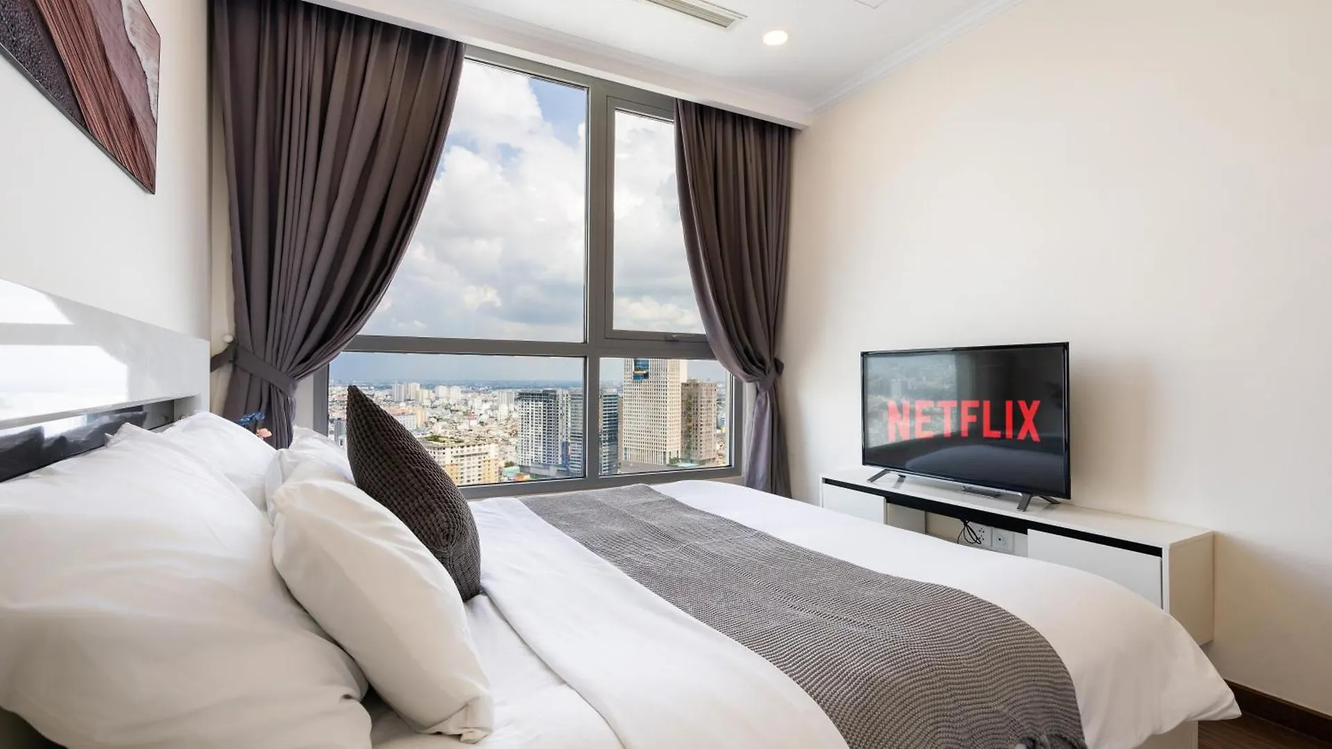 Allen Luxury Apartment - Vinhomes Central Park Ho Chi Minh City